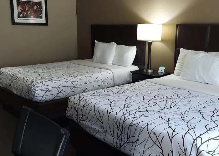 Parkwood Inn & Suites